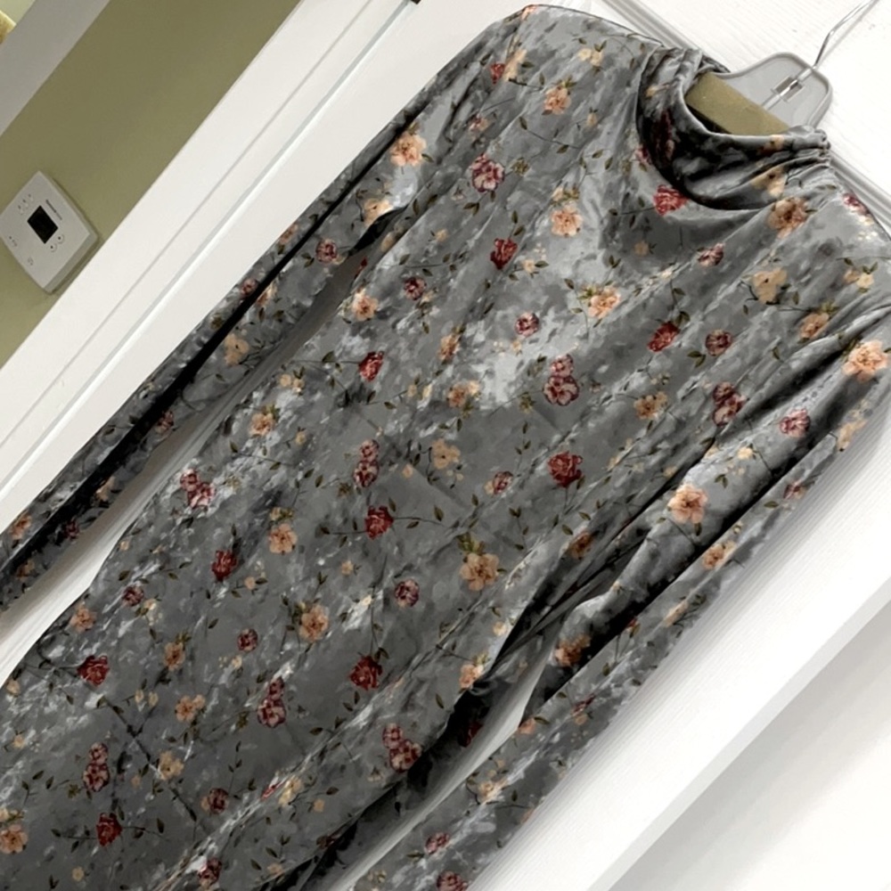 GUESS Beautiful dressy dress made guess NEW